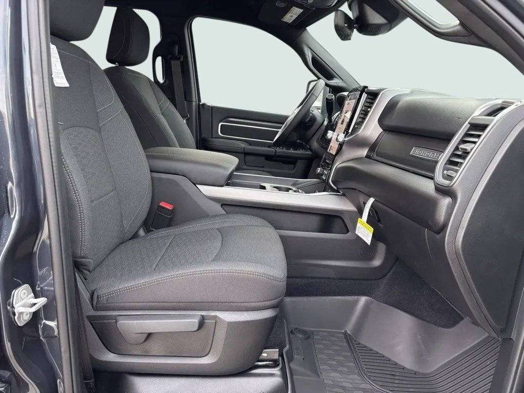 New 2026 RAM 3500 Big Horn AWD/4WD image 33