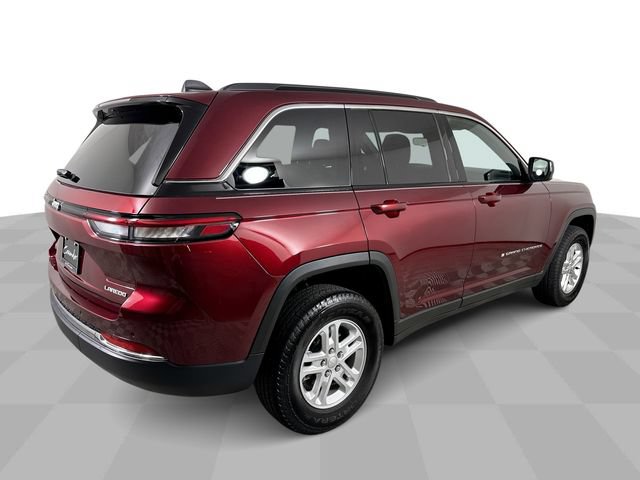 Used 2025 Jeep Grand Cherokee Laredo AWD/4WD image 8