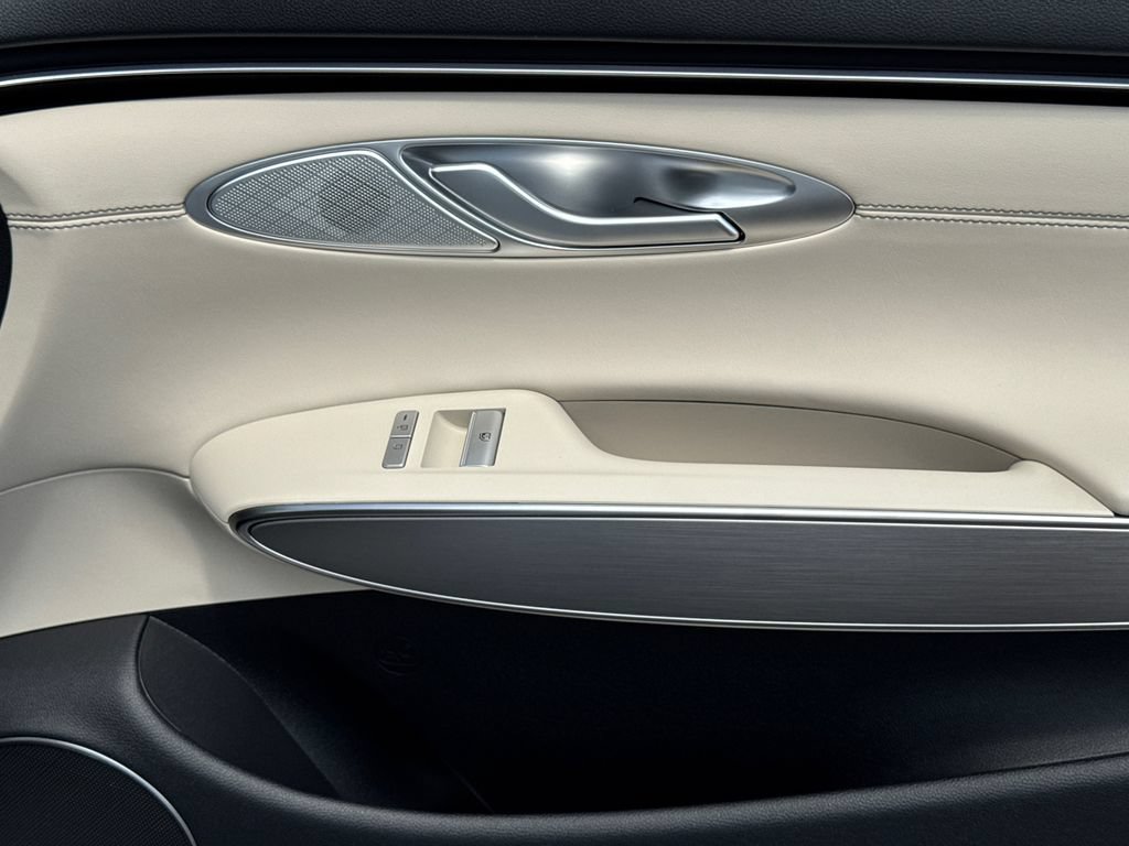 New 2027 Genesis GV70 2.5T Select AWD/4WD image 16