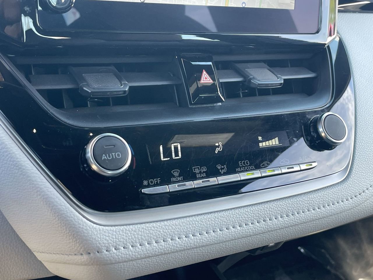 Used 2023 Toyota Corolla SE w/ Carpet Mat Package (TMS) image 25