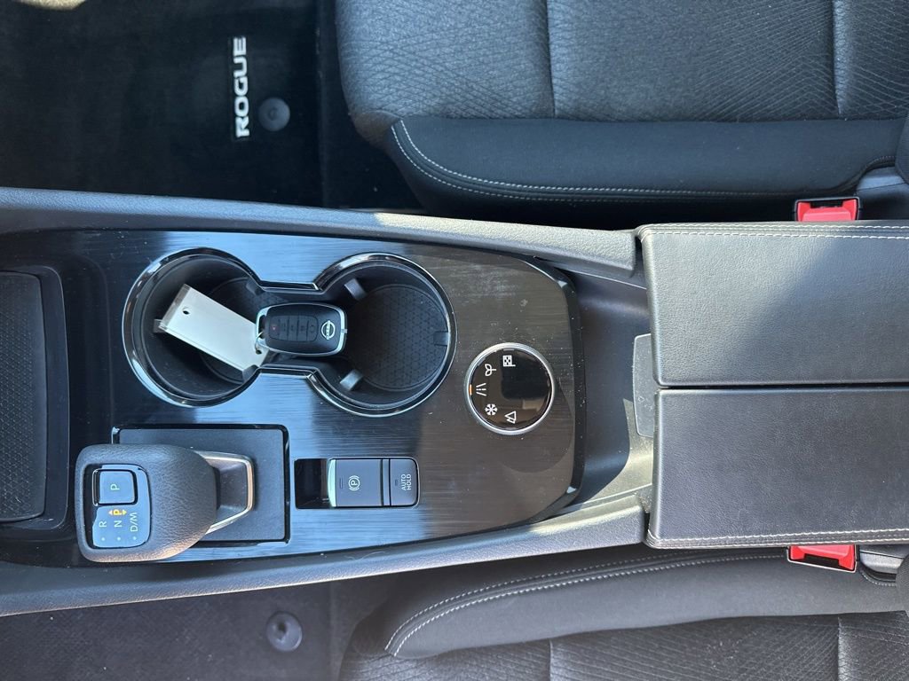 Used 2024 Nissan Rogue SV image 32