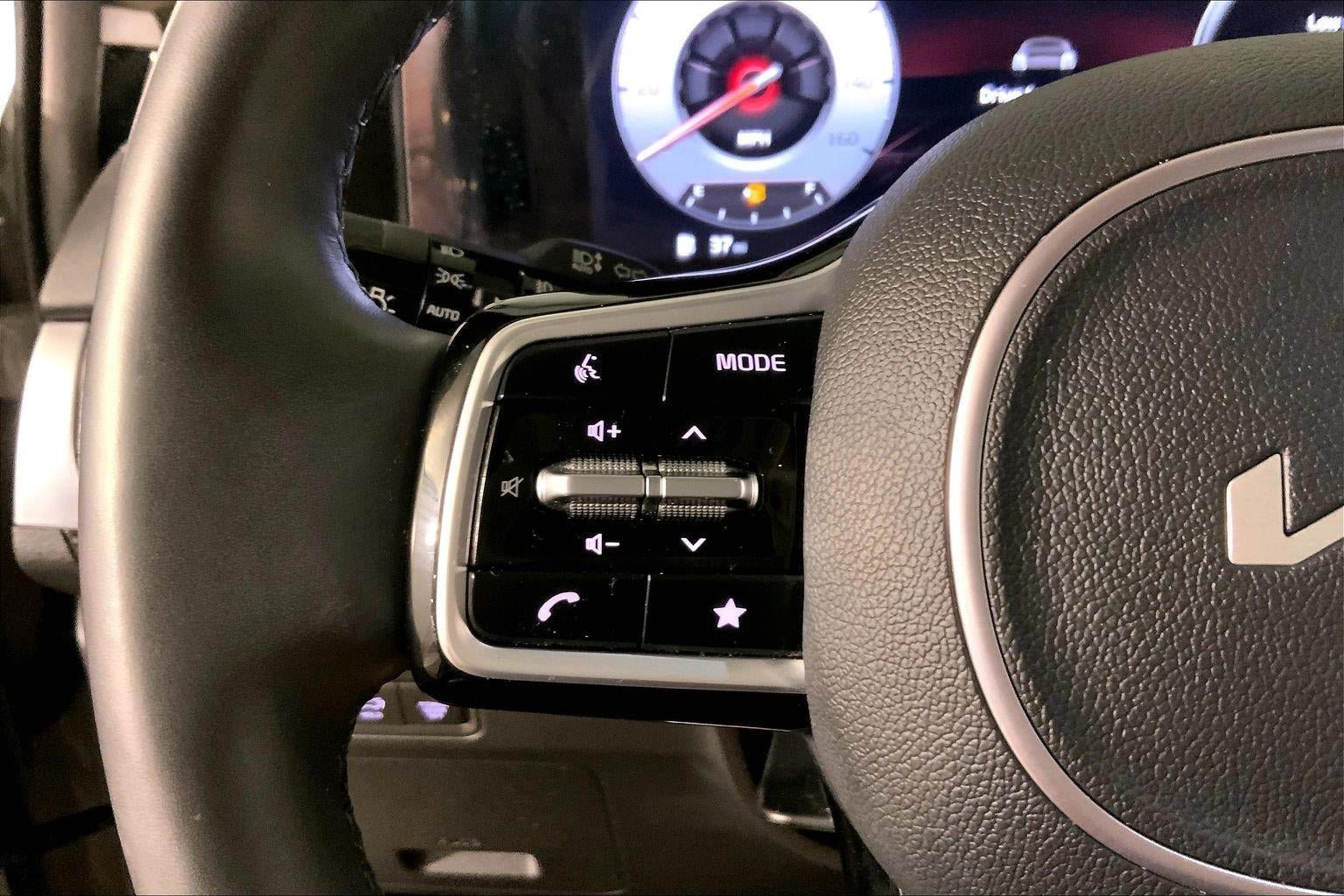 Certified 2024 Kia Carnival SX Prestige FWD image 18