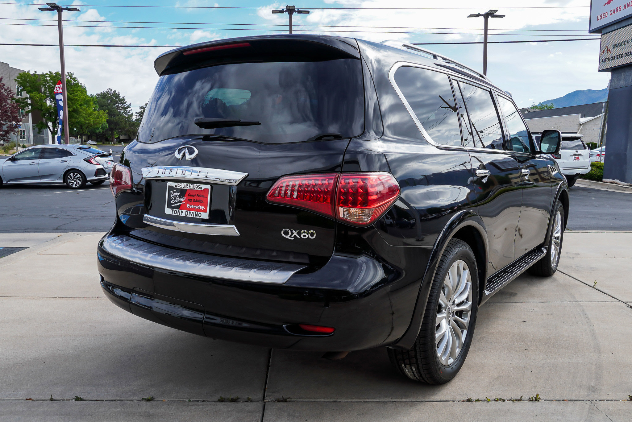 Used 2017 INFINITI QX80 4WD w/ Deluxe Technology Package image 8