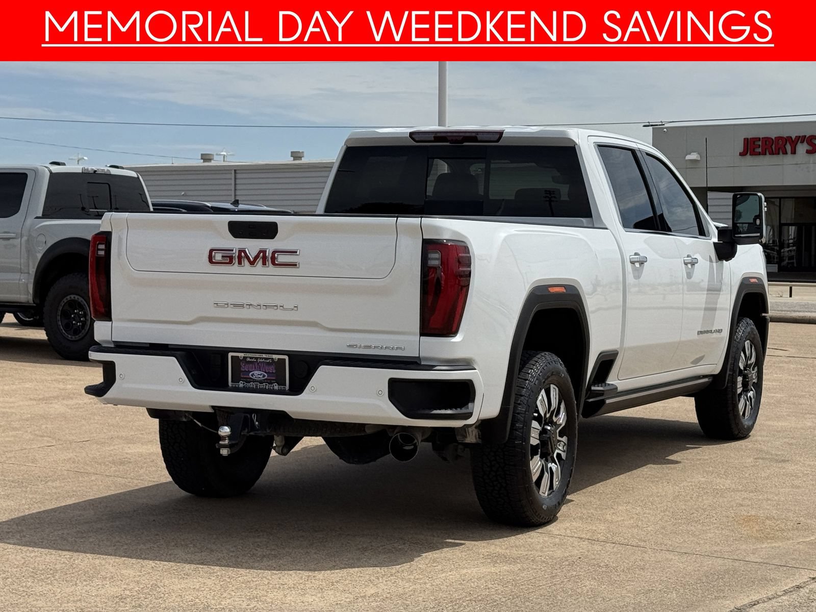 Used 2025 GMC Sierra 2500 Denali w/ Denali Reserve Package AWD/4WD image 4
