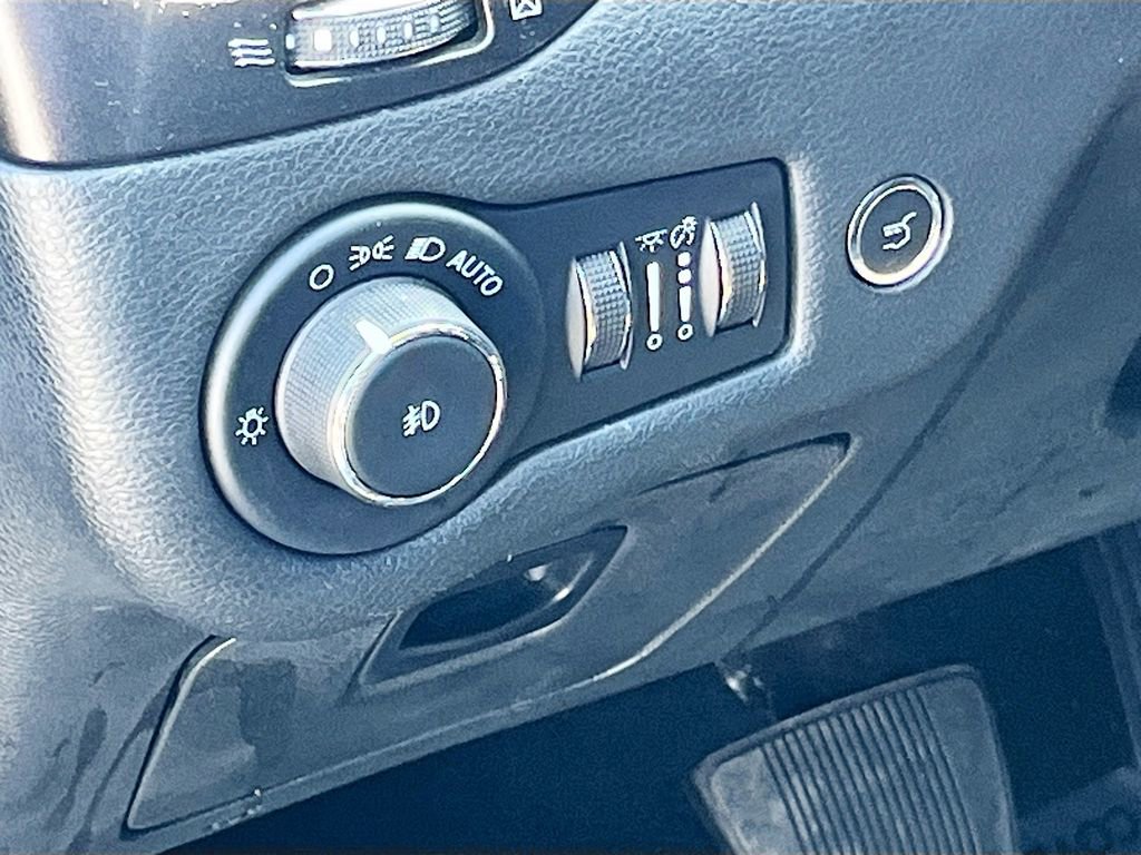 Used 2022 Jeep Cherokee Trailhawk w/ Comfort/Convenience Group image 10