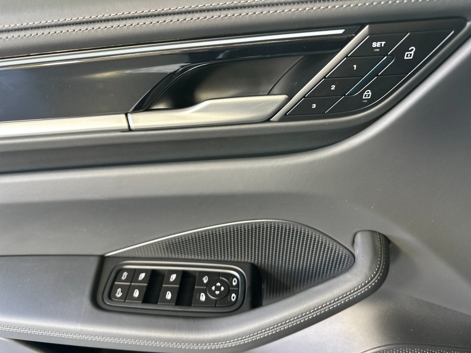 New 2026 Porsche Macan 4 Electric AWD/4WD image 12
