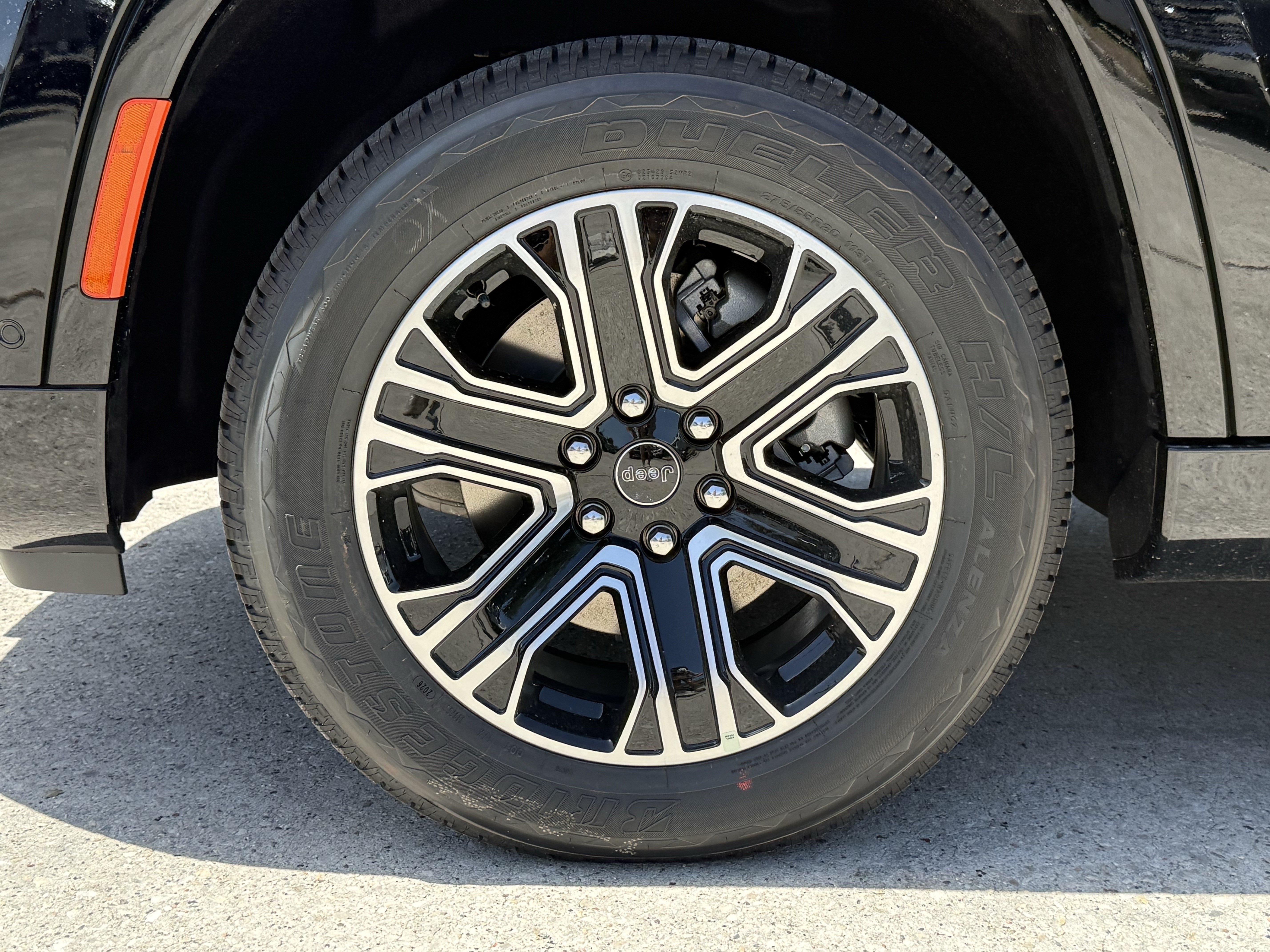 New 2026 Jeep Grand Wagoneer L 4WD image 9