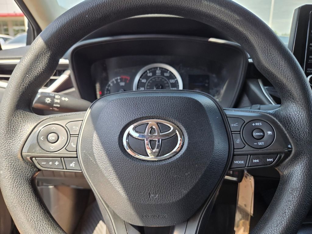 Used 2022 Toyota Corolla LE FWD image 18