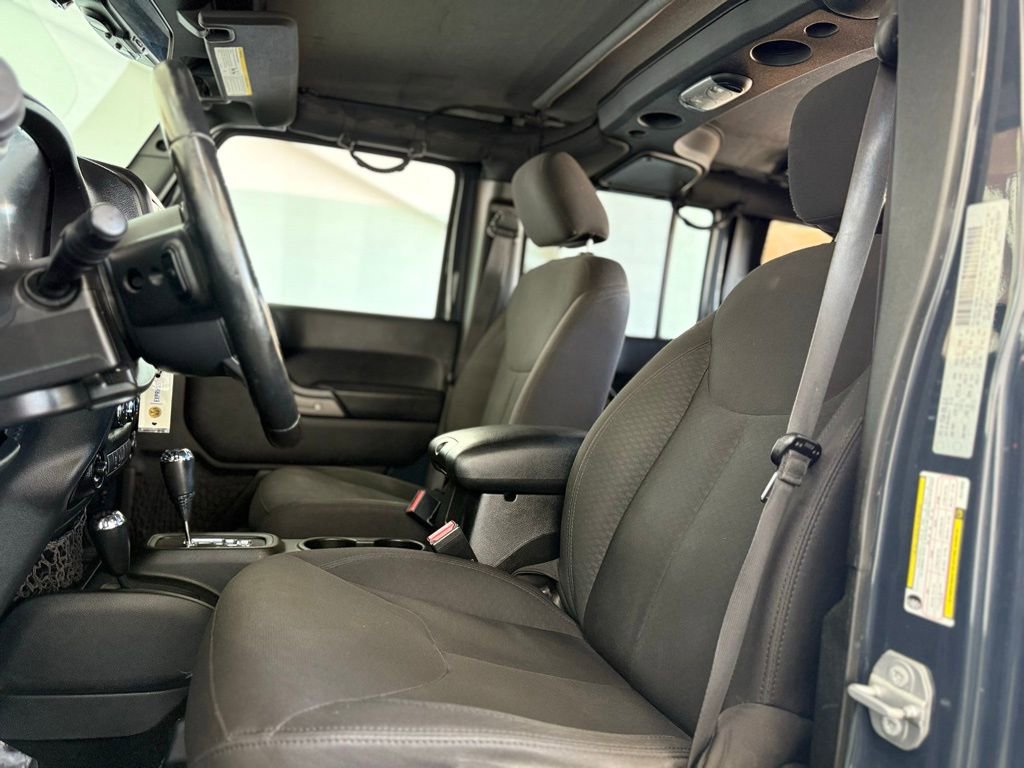 Used 2017 Jeep Wrangler Unlimited Willys image 34