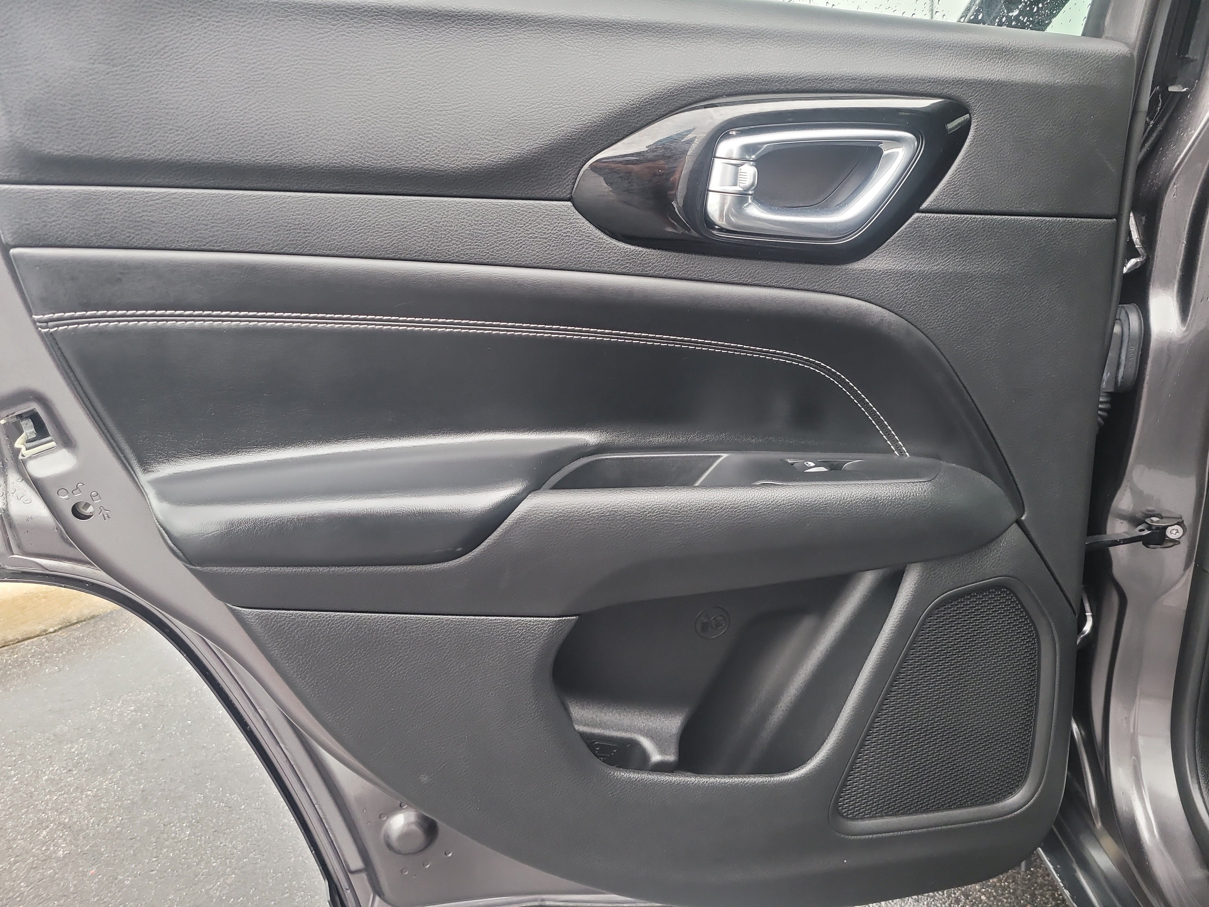 Used 2022 Jeep Compass Latitude FWD image 10