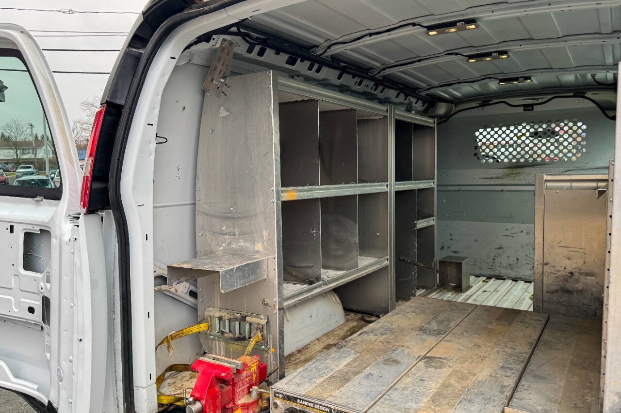 Used 2017 Chevrolet Express 2500 image 17