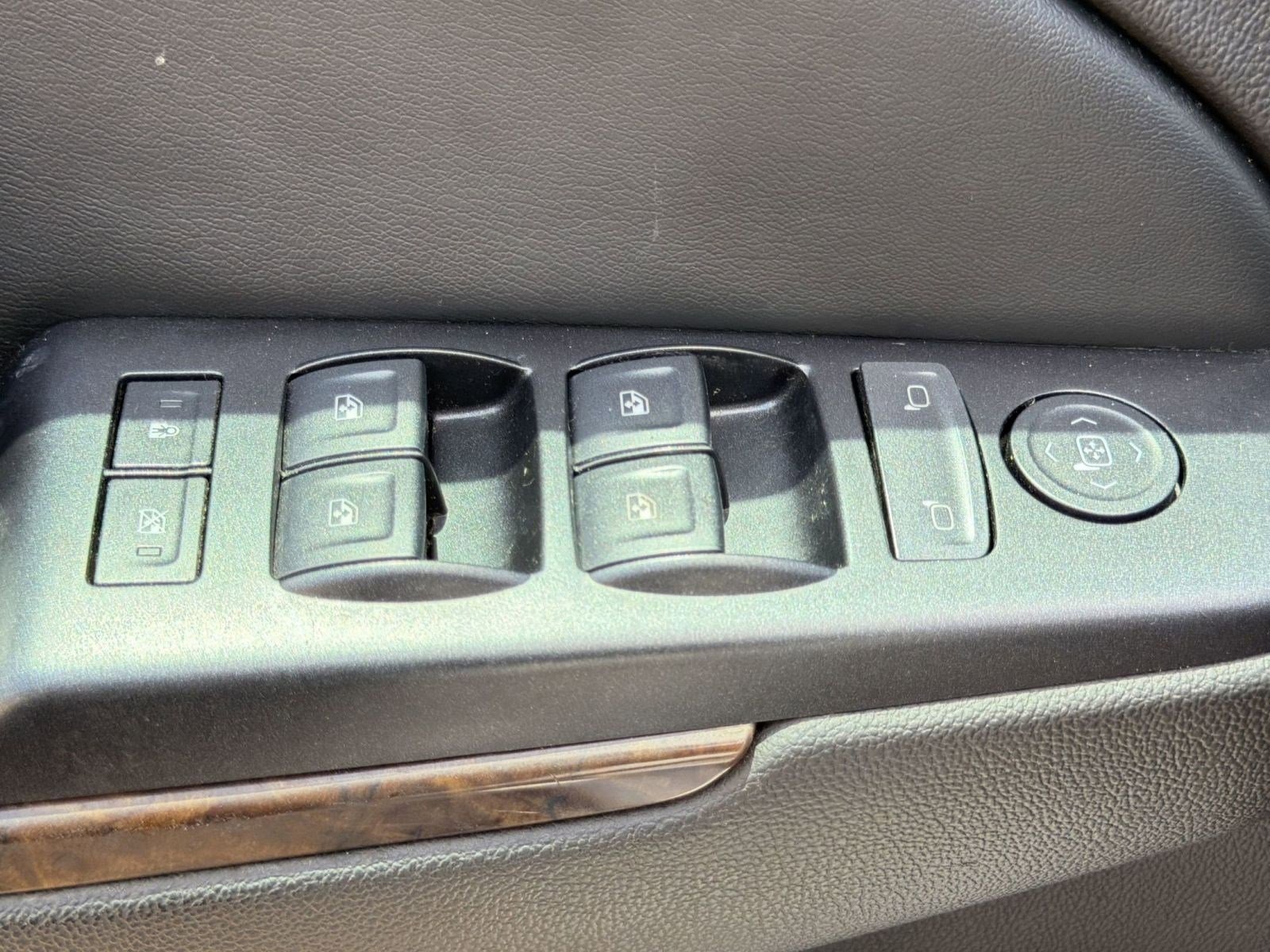 Used 2016 Chevrolet Suburban LS w/ Enhanced Driver Alert Package RWD image 12