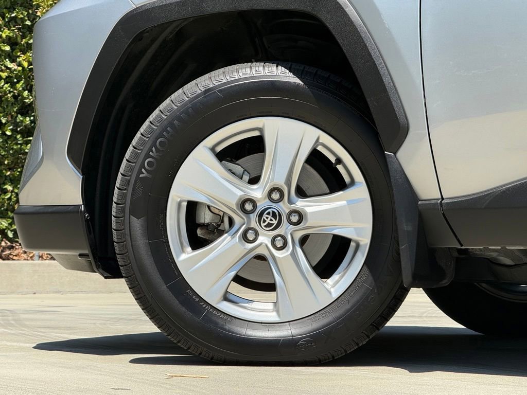 Used 2021 Toyota RAV4 XLE FWD image 8