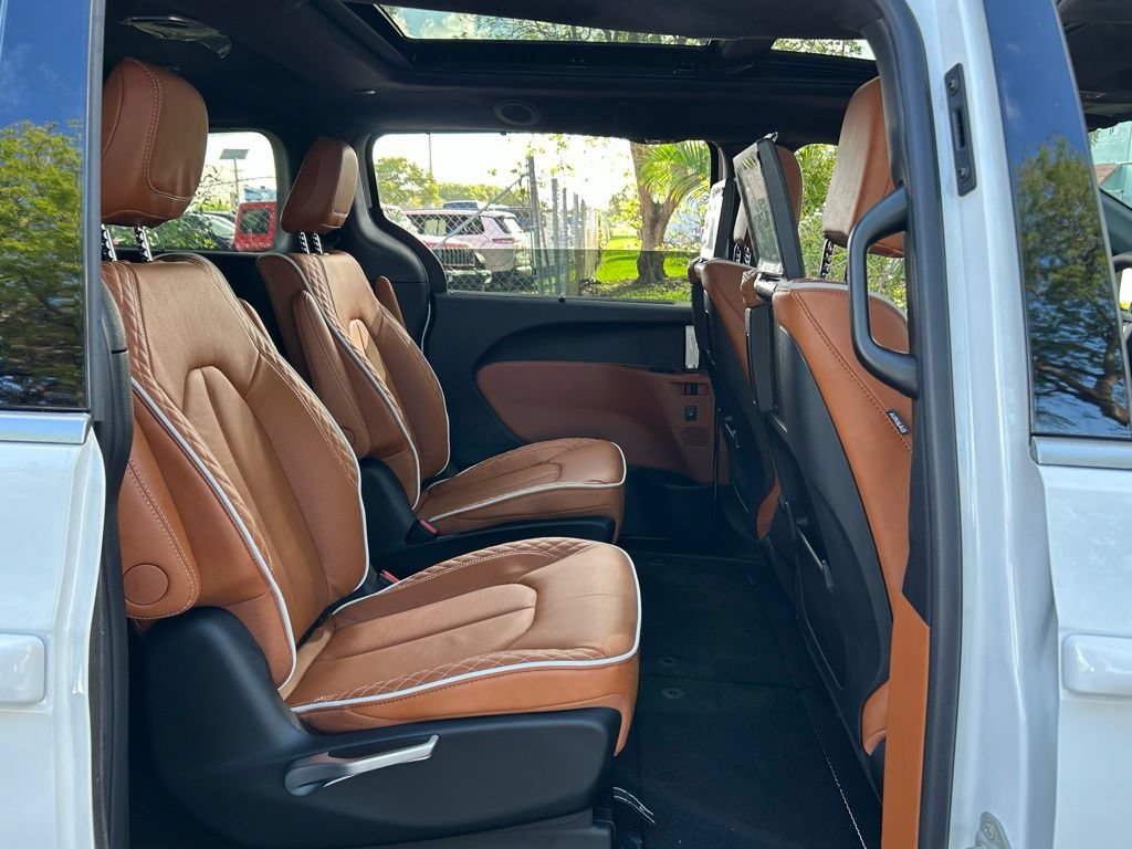 New 2026 Chrysler Pacifica Pinnacle AWD/4WD image 42