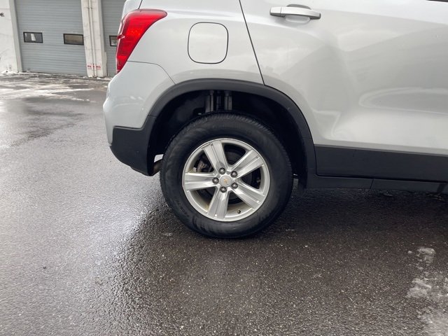 Used 2022 Chevrolet Trax LS w/ Tint and Cruise Package image 10