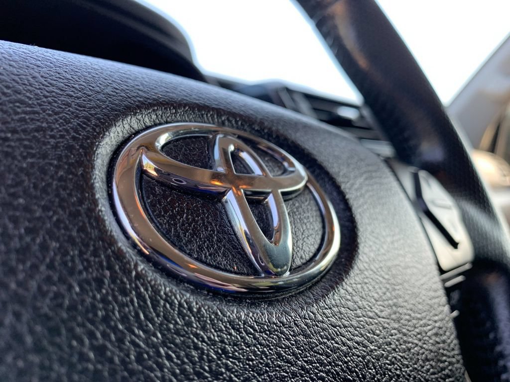 Used 2018 Toyota 4Runner TRD Off-Road AWD/4WD image 33