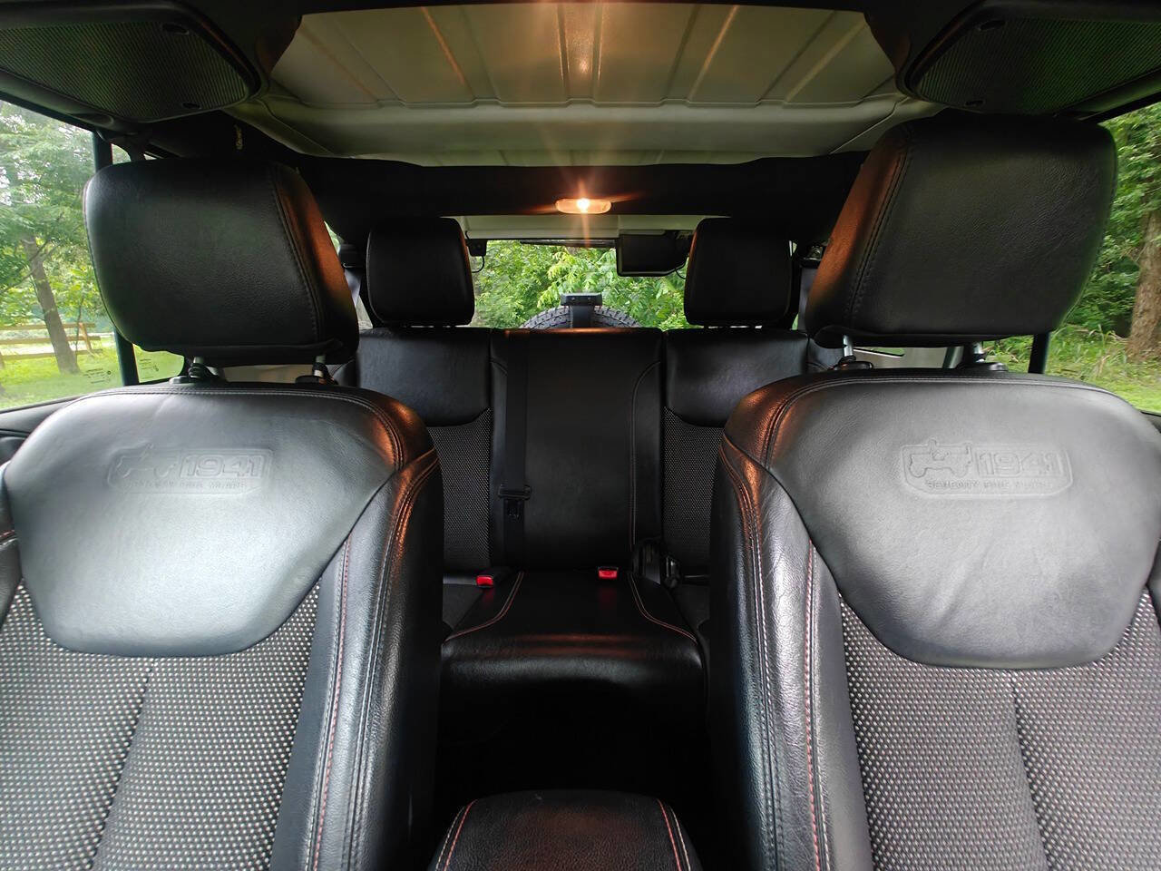 Used 2016 Jeep Wrangler Unlimited Sahara AWD/4WD image 12