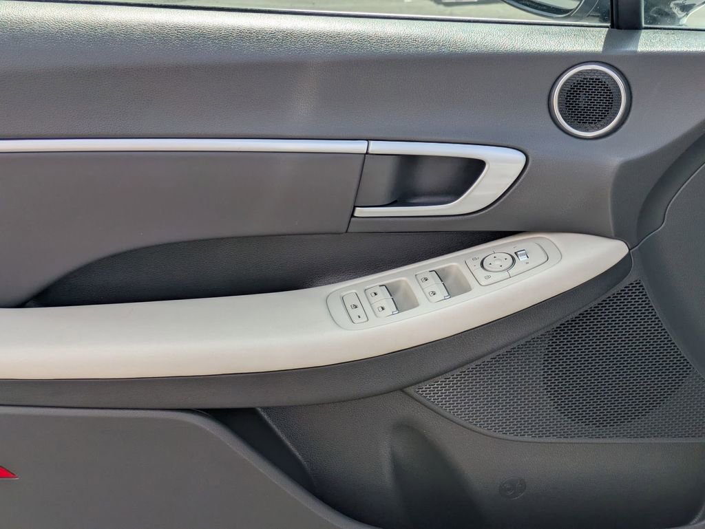 Used 2025 Hyundai Sonata SEL FWD image 14