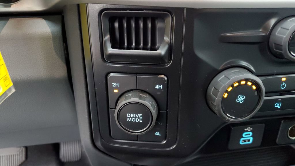 New 2026 Ford F550 4x4 SuperCab Super Duty w/ Snow Plow Prep Package image 25