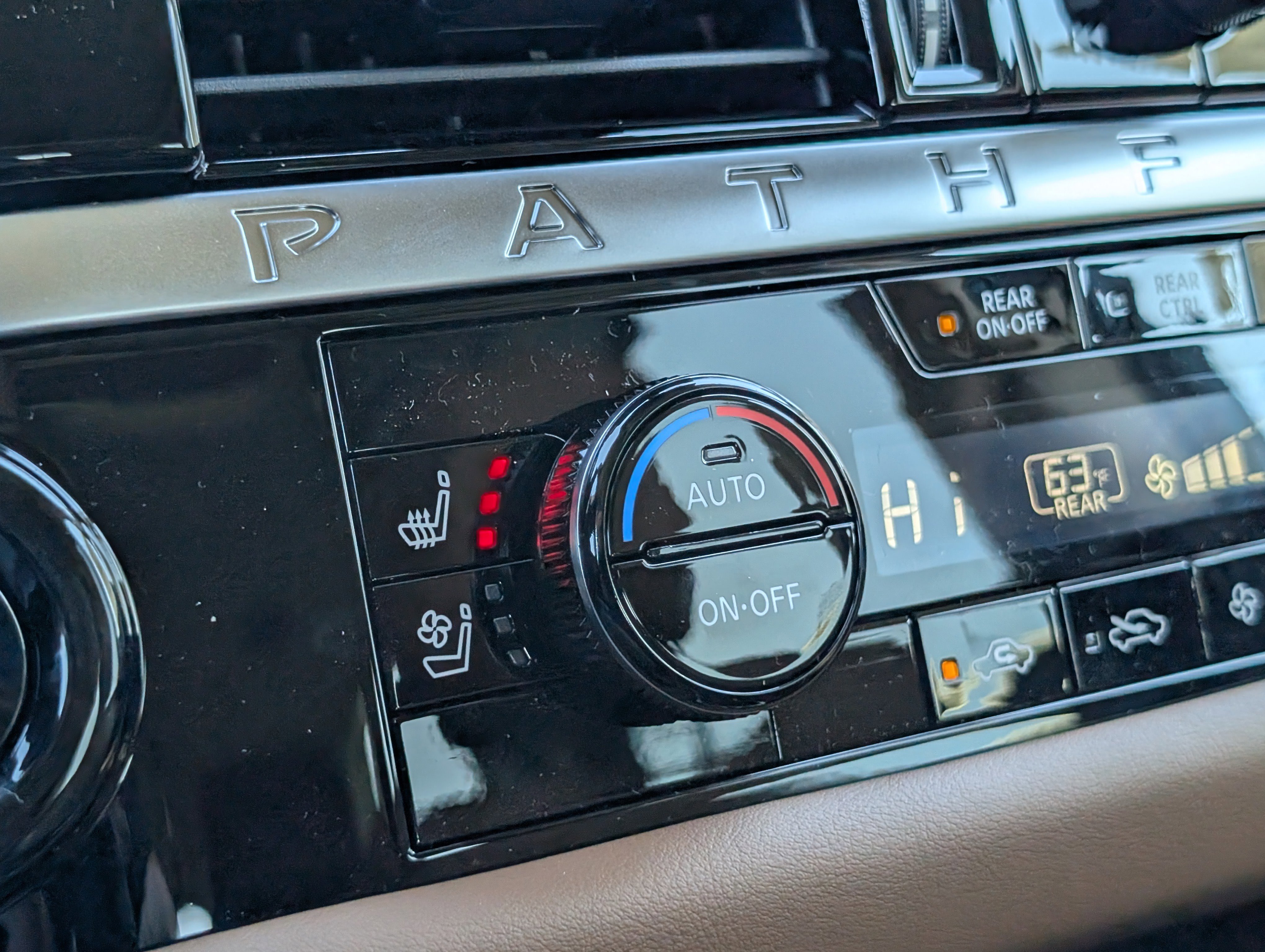 New 2026 Nissan Pathfinder Platinum image 18