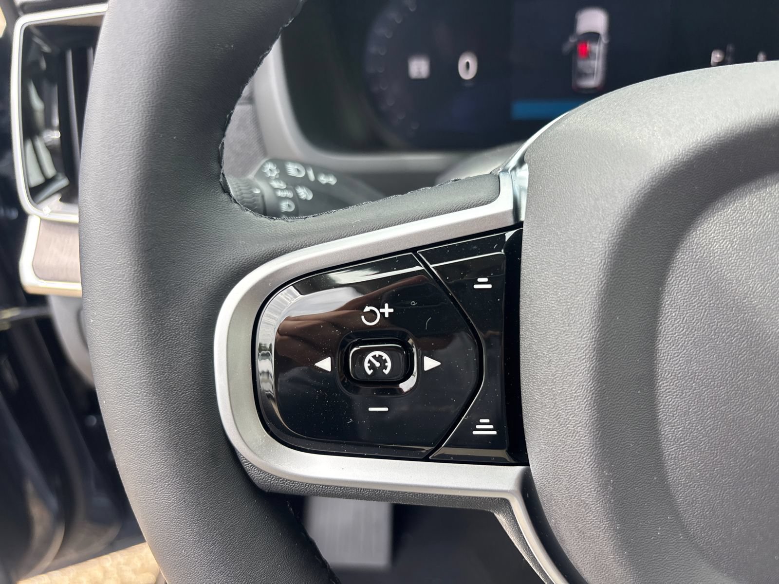 New 2026 Volvo XC90 B6 Ultra w/ Protection Package Premier AWD/4WD image 17