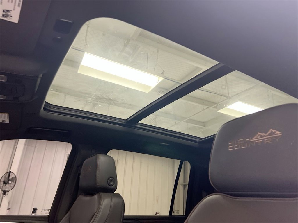 Used 2024 Chevrolet Suburban High Country image 19