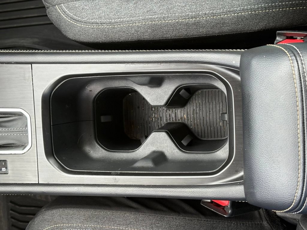 Used 2025 Nissan Kicks SV AWD/4WD image 27