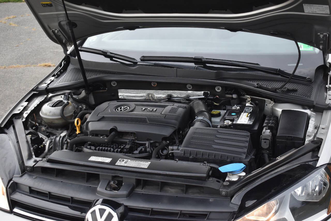 Used 2015 Volkswagen Golf S image 33