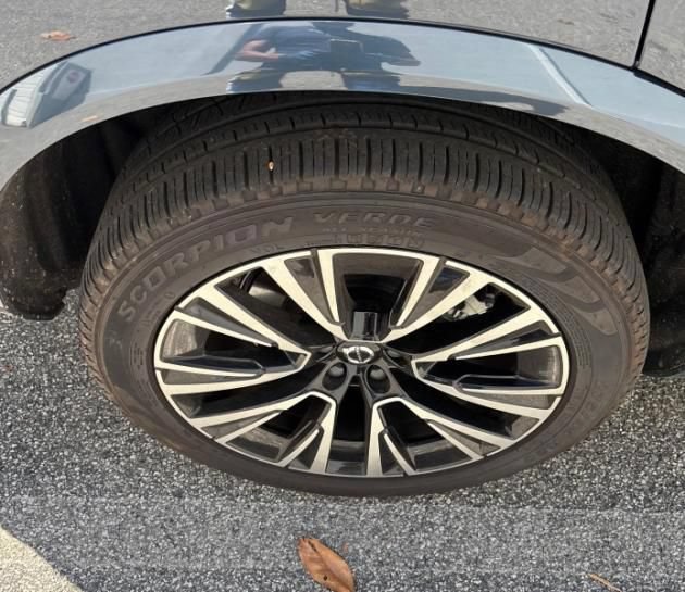 Used 2025 Volvo XC90 T8 Plus w/ Protection Package Premier AWD/4WD image 5