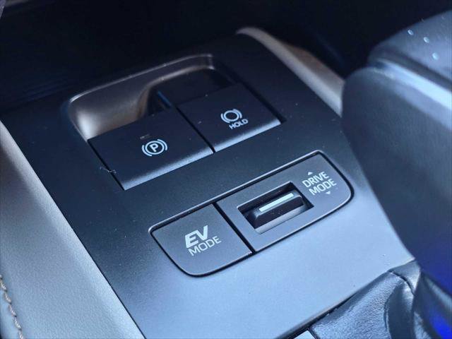 Used 2023 Toyota Venza LE AWD/4WD image 33