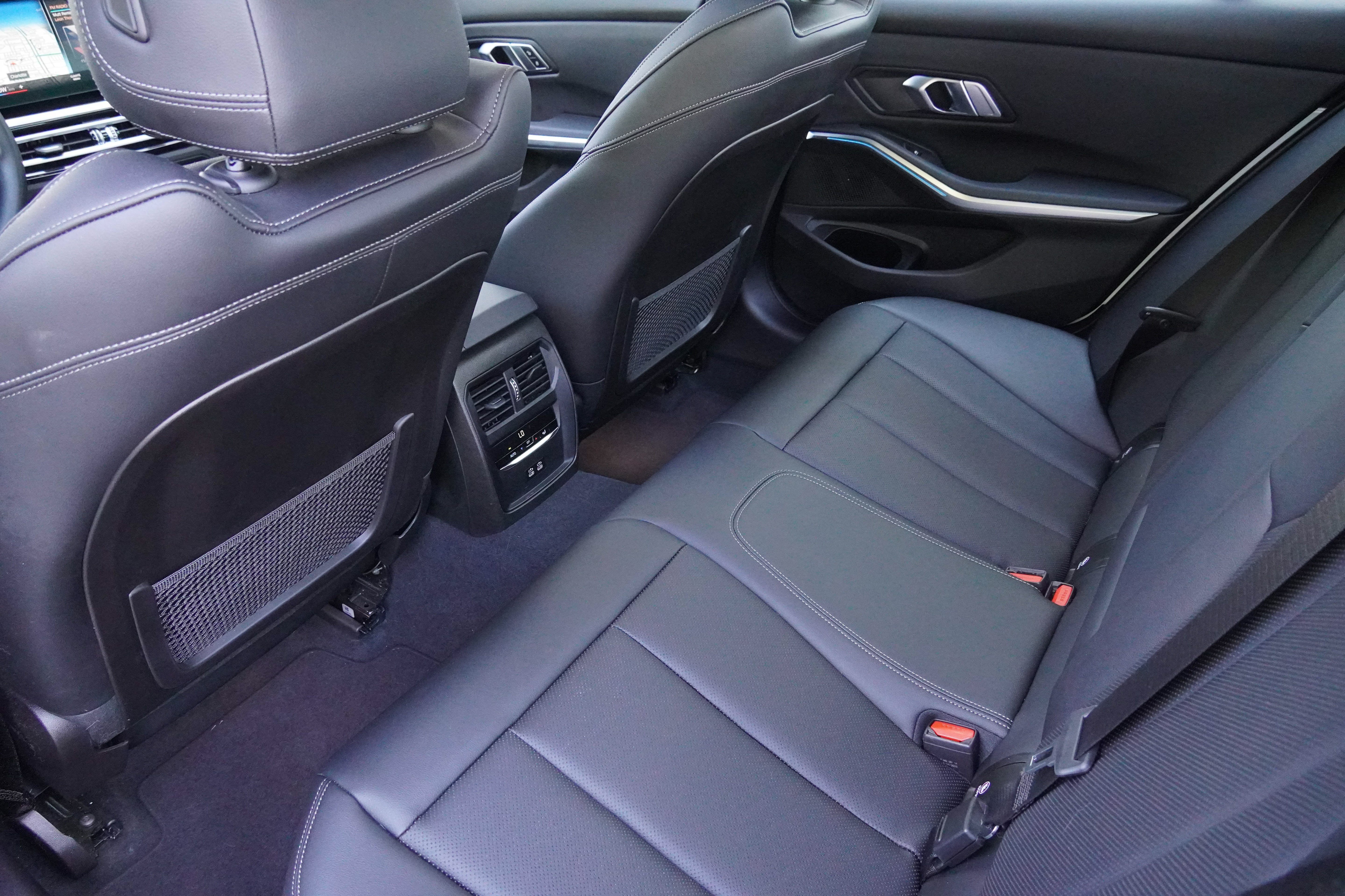 Certified 2023 BMW 330i Sedan w/ Premium Package RWD image 36