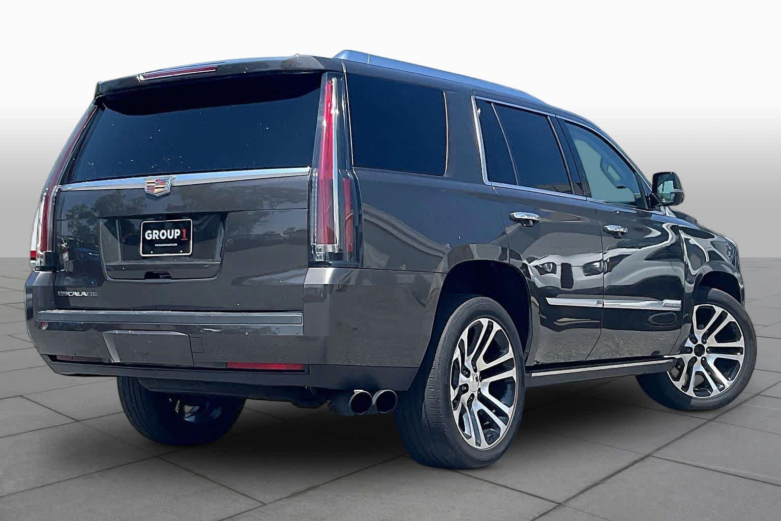 Used 2020 Cadillac Escalade Premium Luxury AWD/4WD image 11