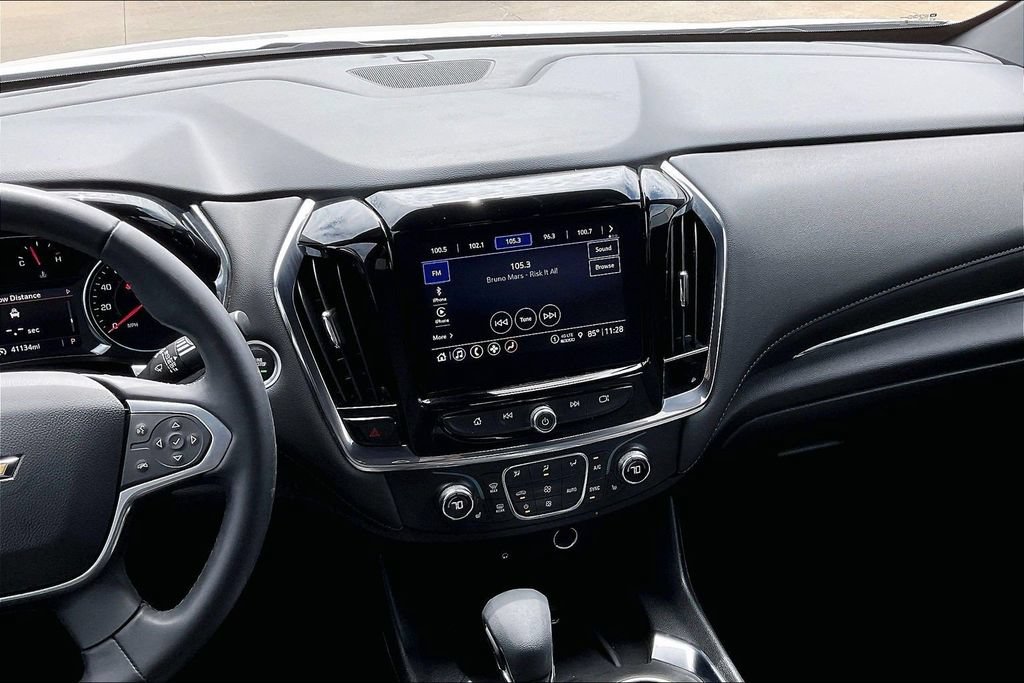 Used 2023 Chevrolet Traverse LT FWD image 6