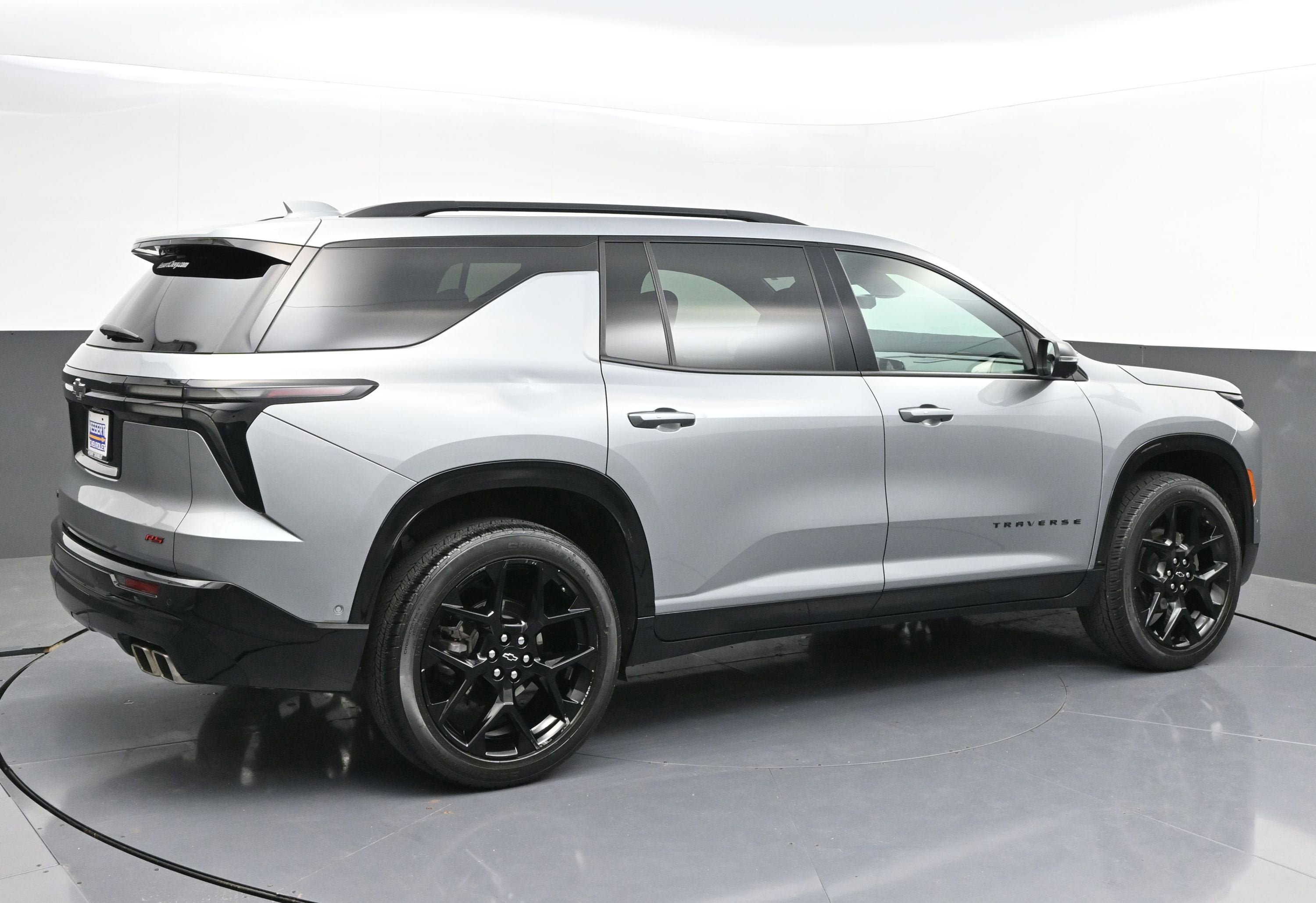 Used 2024 Chevrolet Traverse RS FWD image 7