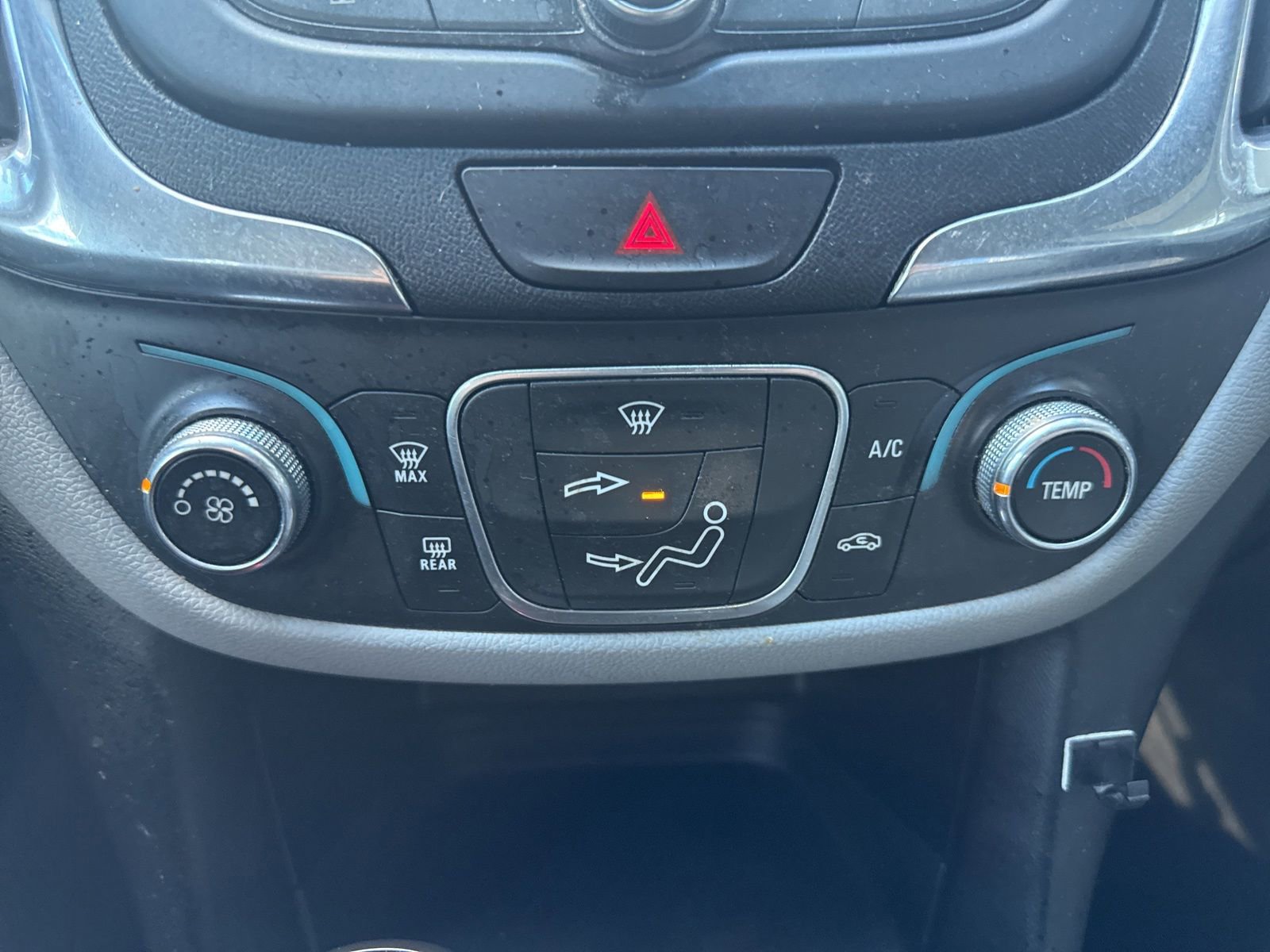 Used 2020 Chevrolet Equinox LS w/ LS Convenience Package AWD/4WD image 24