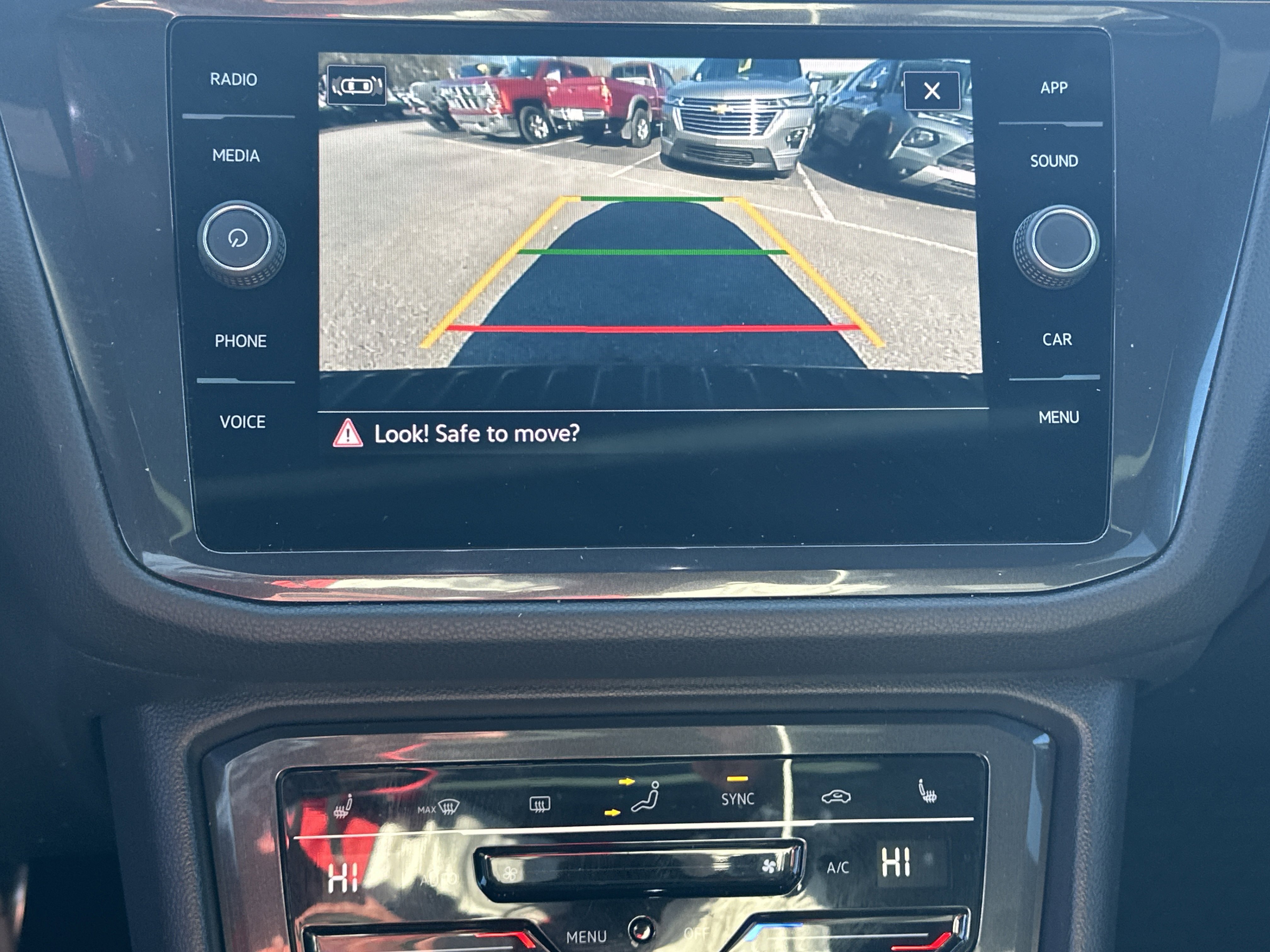 Used 2023 Volkswagen Tiguan SE R-Line image 30