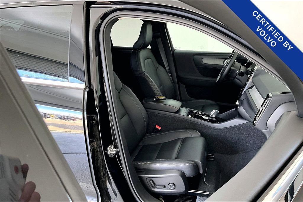 Certified 2025 Volvo XC40 B5 Plus image 11