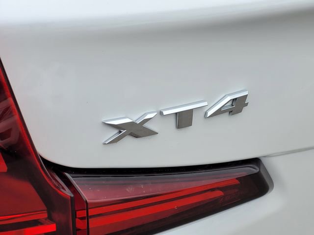 Used 2023 Cadillac XT4 Luxury w/ Cold Weather Package FWD image 9