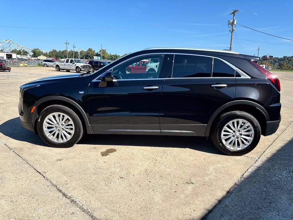 Used 2024 Cadillac XT4 Luxury w/ Cold Weather Package AWD/4WD image 5