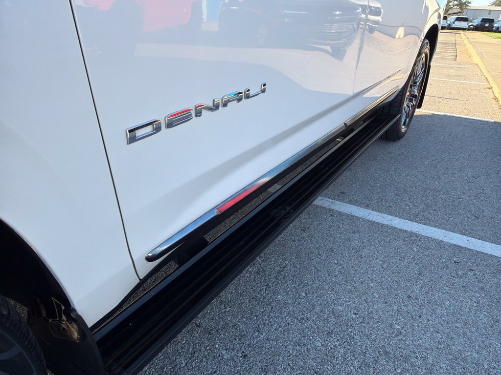 Used 2023 GMC Yukon XL Denali Ultimate AWD/4WD image 11