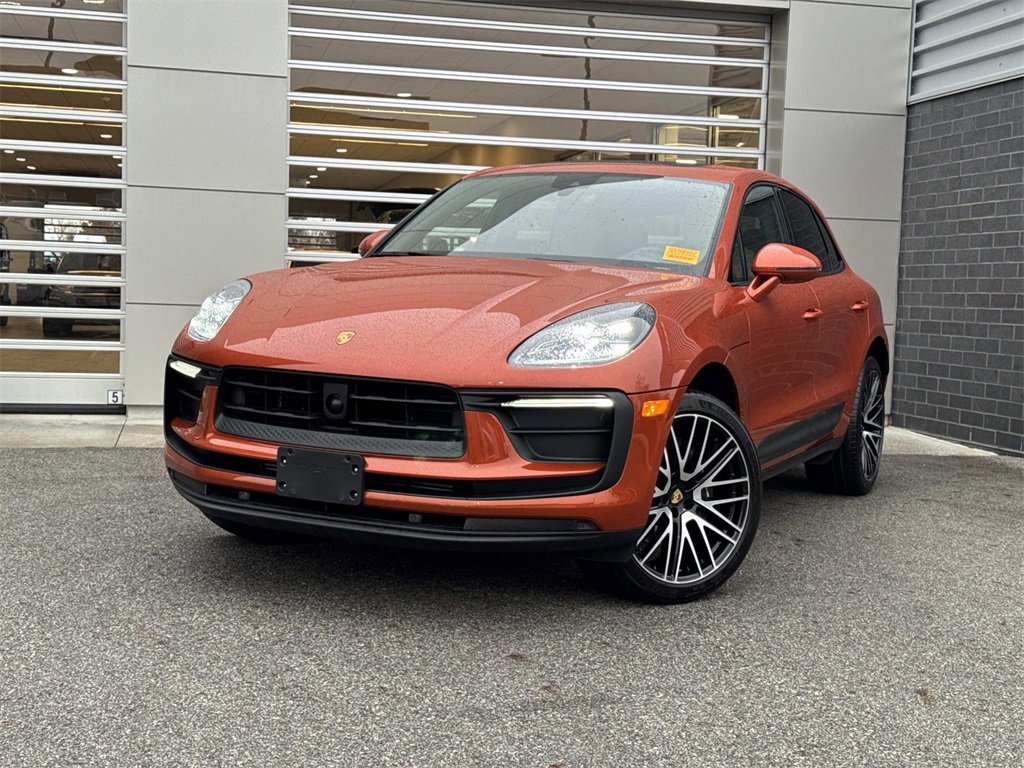 Used 2024 Porsche Macan image 1