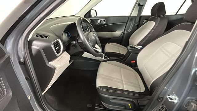 Used 2025 Hyundai Venue SEL FWD image 12