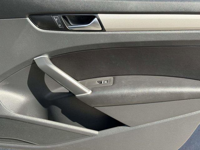 Used 2022 Volkswagen Passat 2.0T SE image 8