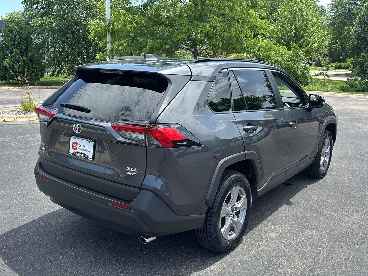Used 2025 Toyota RAV4 XLE AWD/4WD image 10