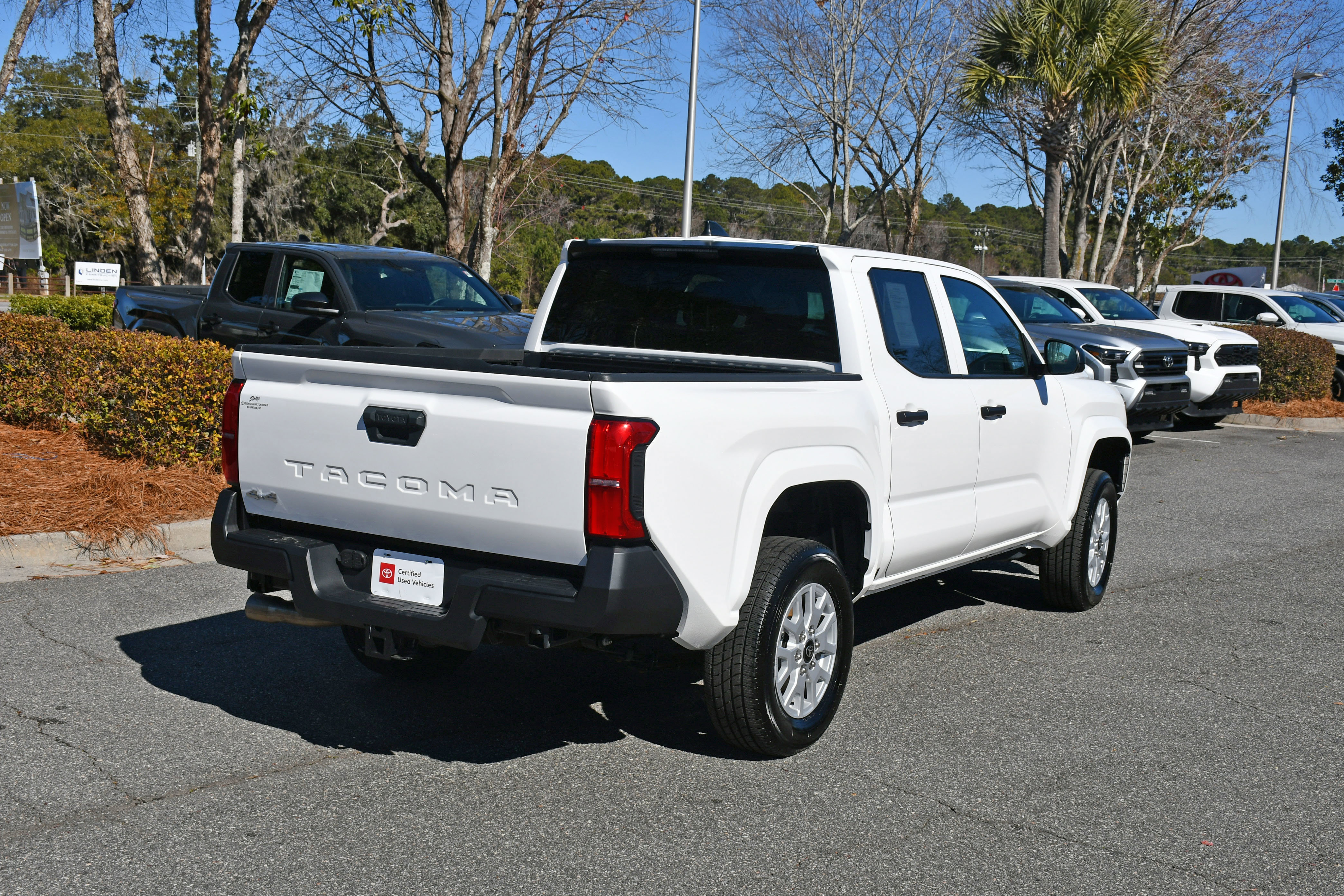 Certified 2025 Toyota Tacoma SR AWD/4WD image 4