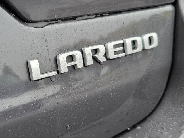 Used 2025 Jeep Grand Cherokee Laredo AWD/4WD image 31
