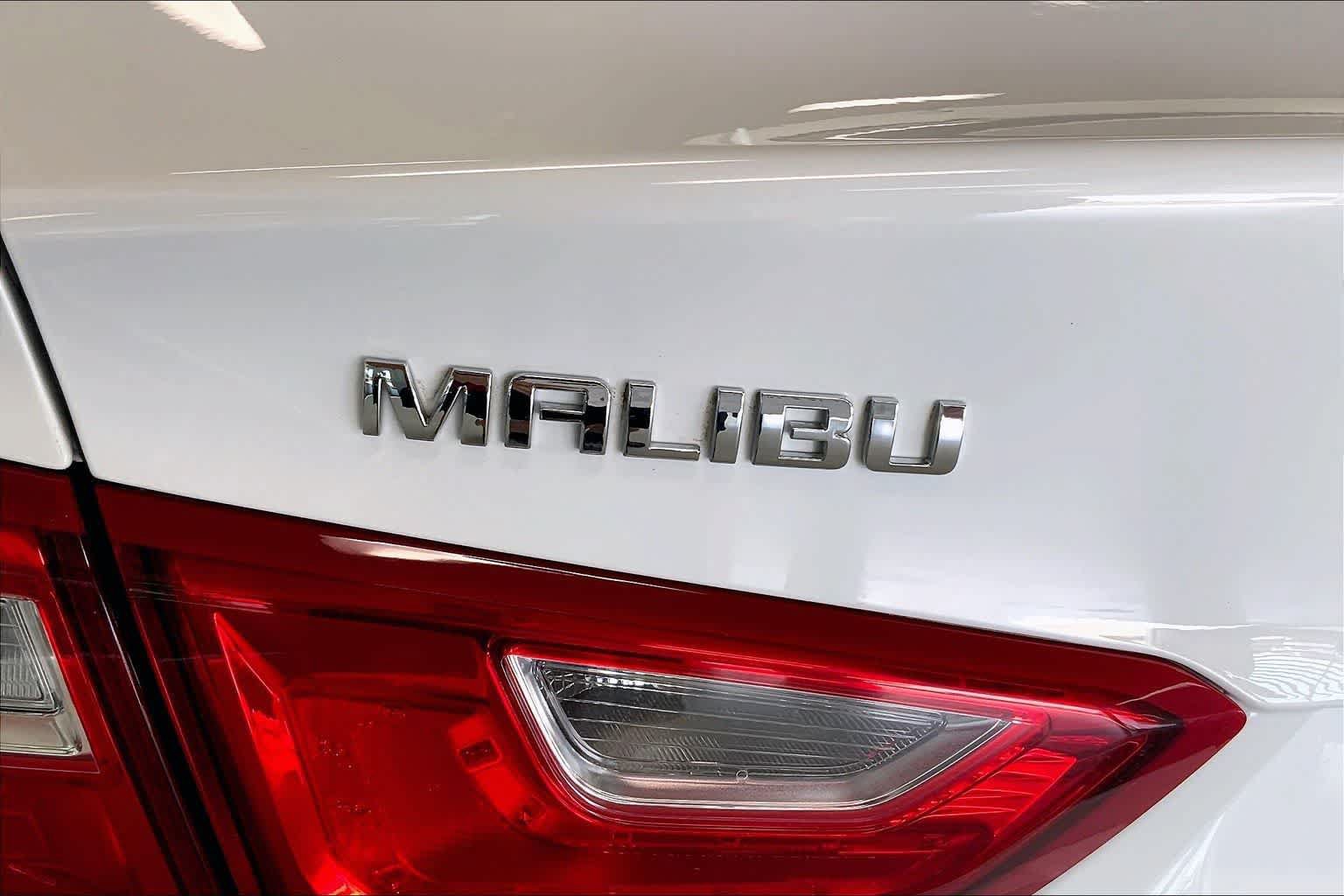 Used 2017 Chevrolet Malibu LT FWD image 7
