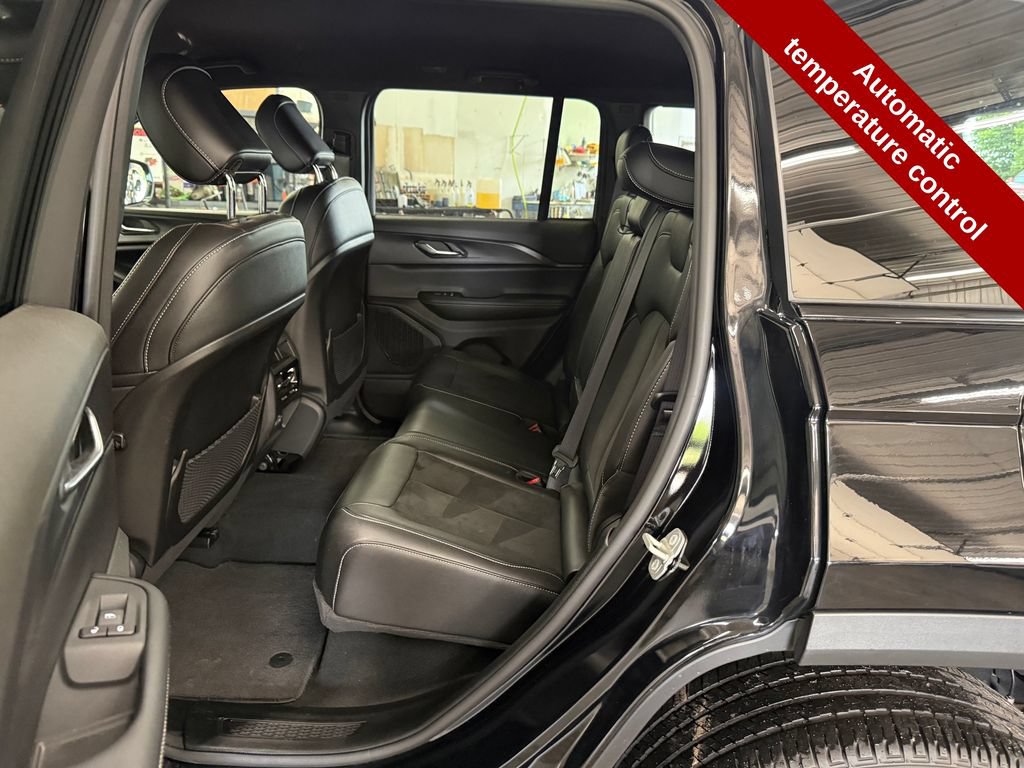 Used 2024 Jeep Grand Cherokee Altitude AWD/4WD image 33