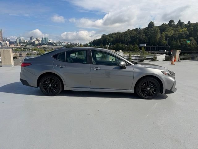 Used 2025 Toyota Camry SE AWD/4WD image 2