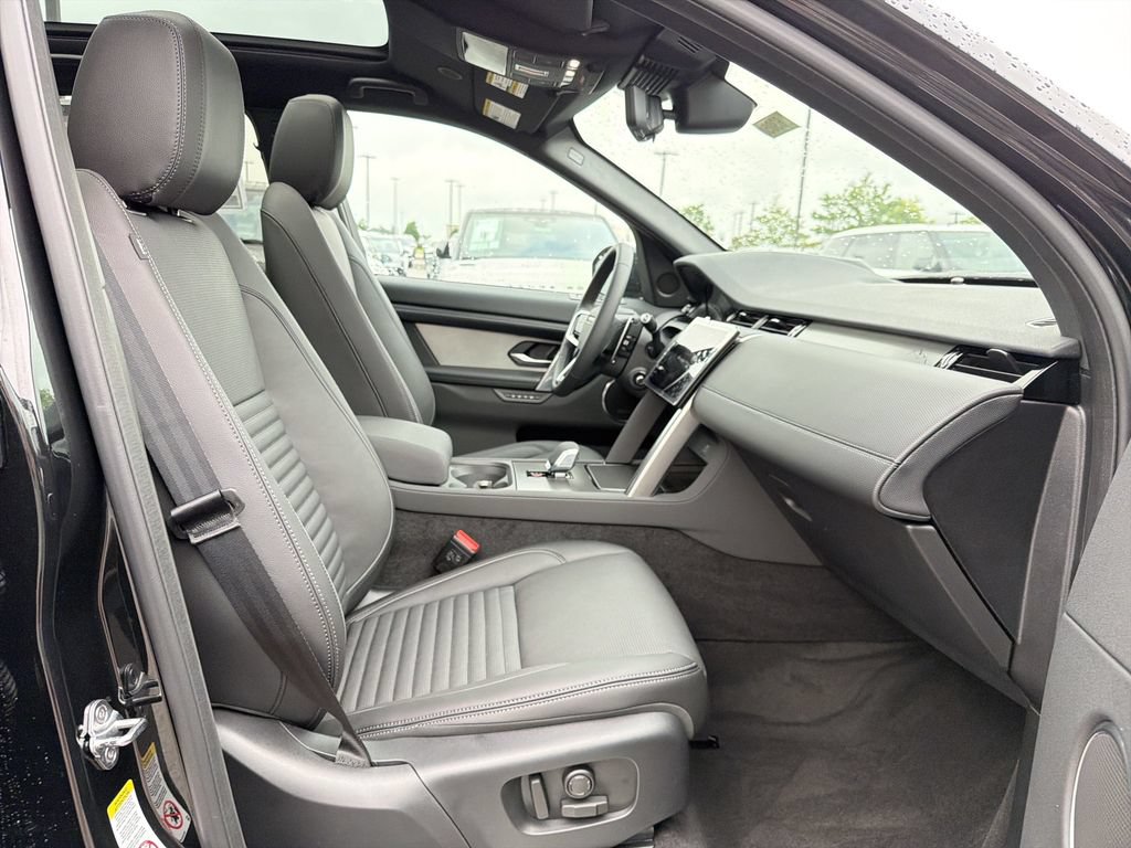 New 2026 Land Rover Discovery Sport Landmark AWD/4WD image 16